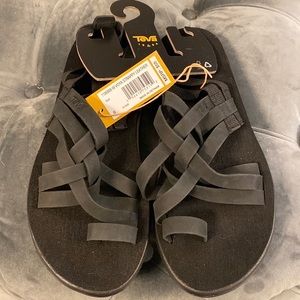 NWT Voya Strappy Leather Sandals